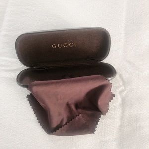 Gucci case with cloth